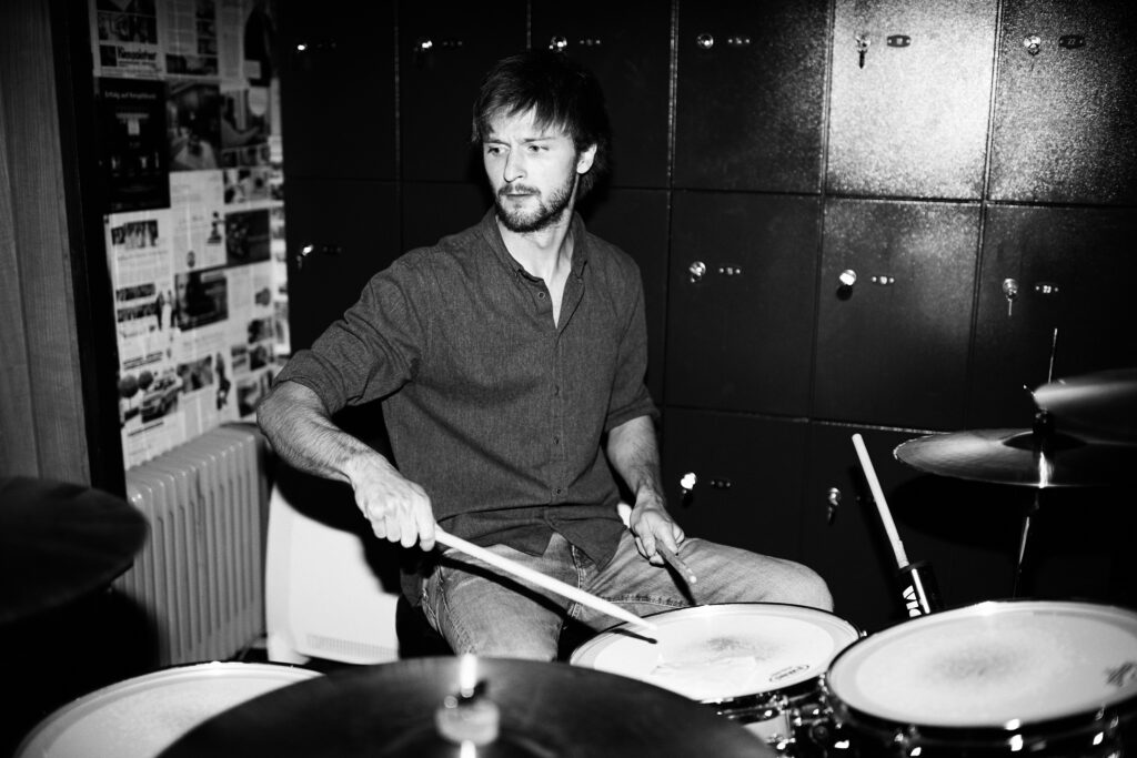 desert haze thomas drum drums drumset conert konzert drummer finest sound from wildschoenau band bandmember about live sound playing