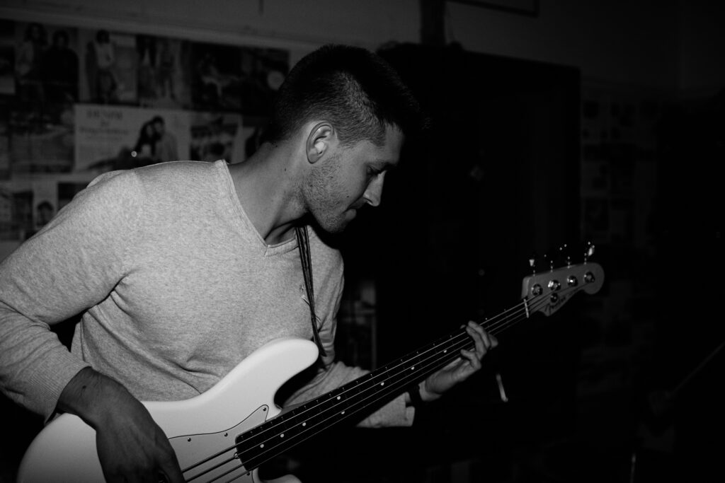 desert haze lukas bass player concert konzert bassist finest sound from wildschoenau band bandmember about live sound playing